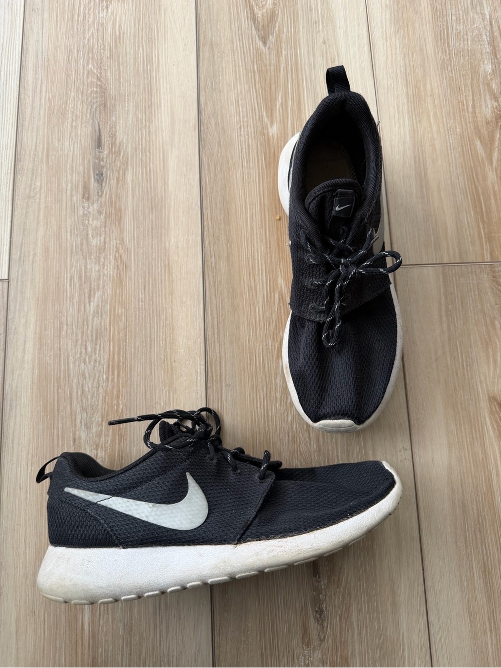 Nike Men’s Black and White Athletic Sneakers
